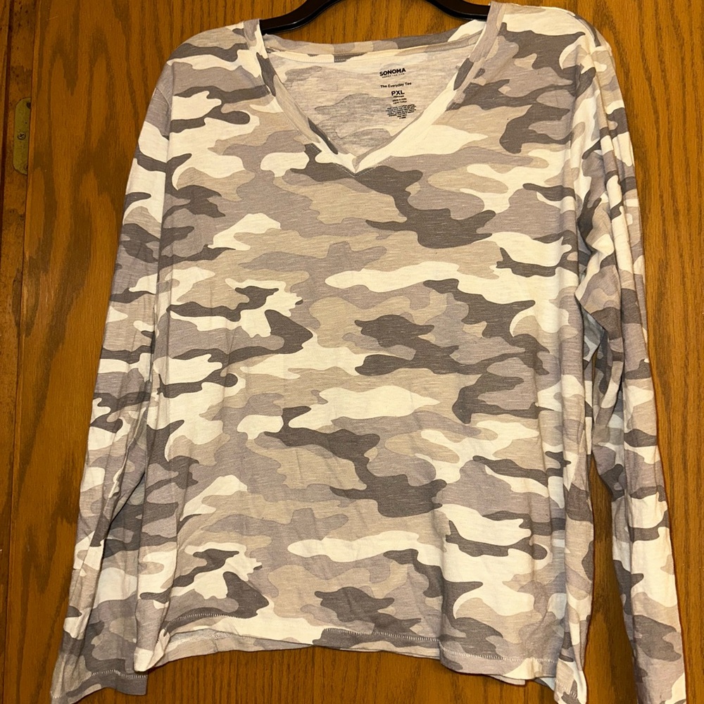 Camouflage V-Neck Long Sleeve Top Size PXL ~ No Tags but never worn